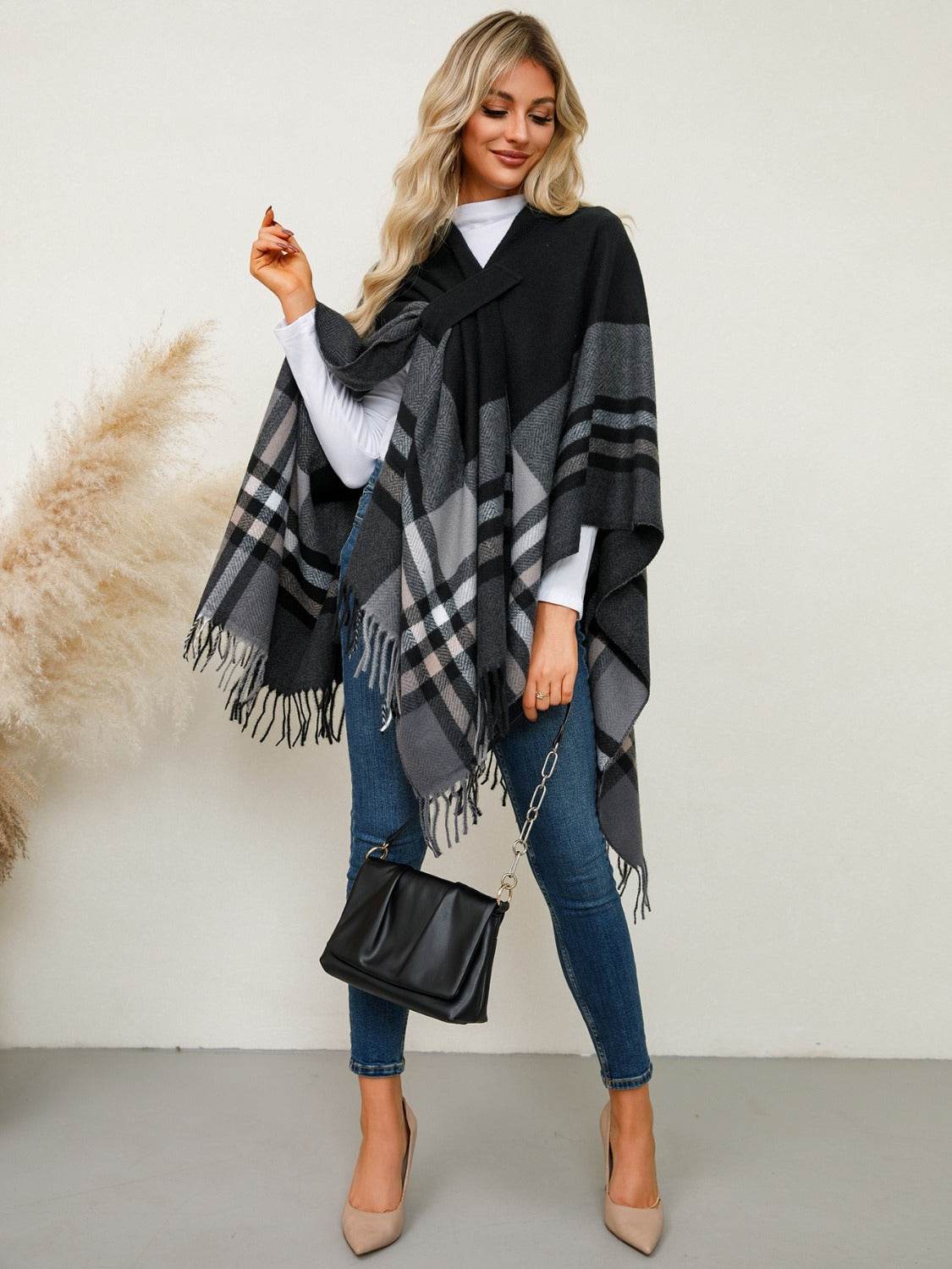 Fringe Contrast Plaid Poncho - Delanoir