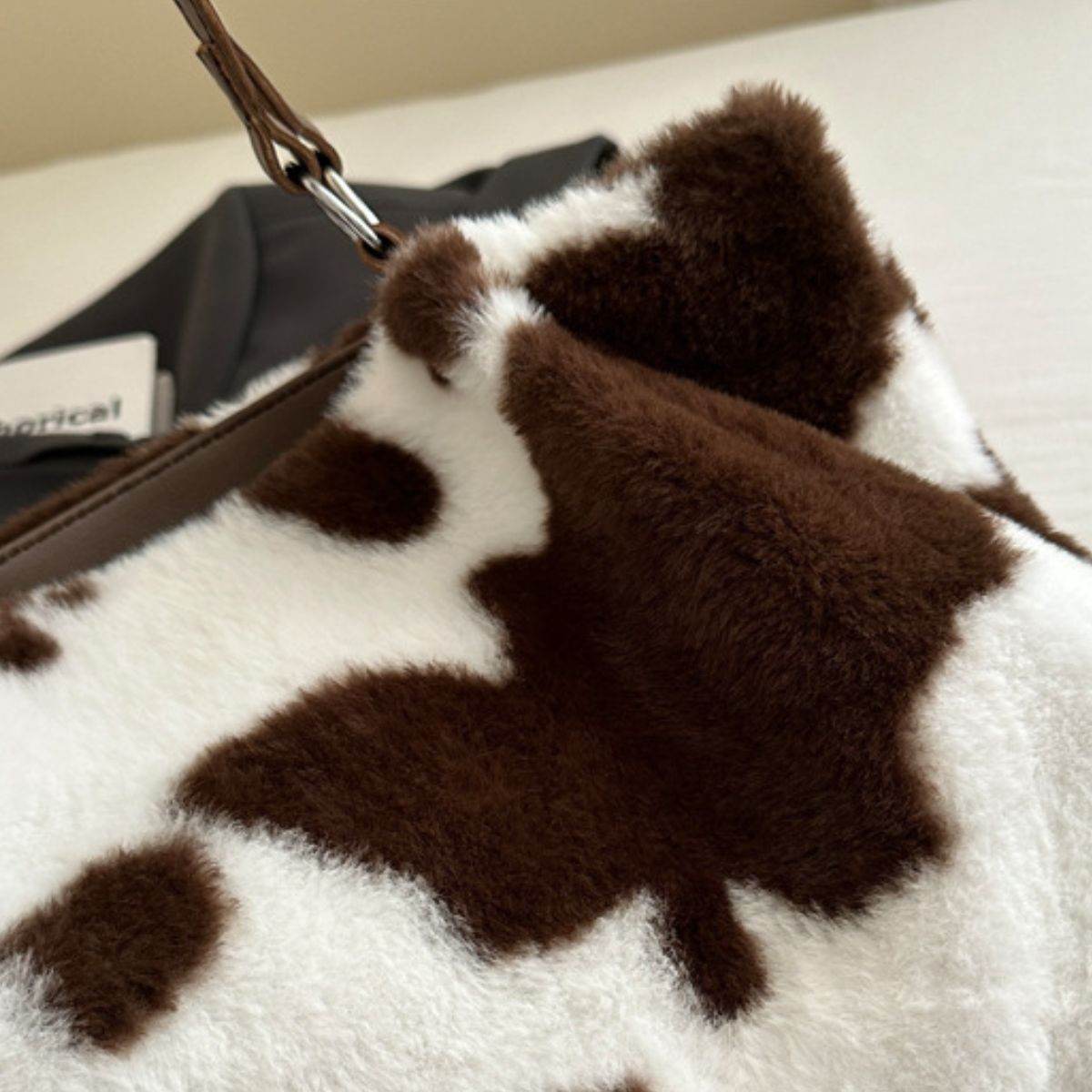 Cow Print Furry Tote Bag - Delanoir