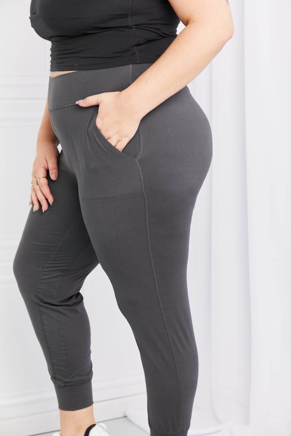 Leggings Depot Full Size Pocketed High Waist Pants - Delanoir