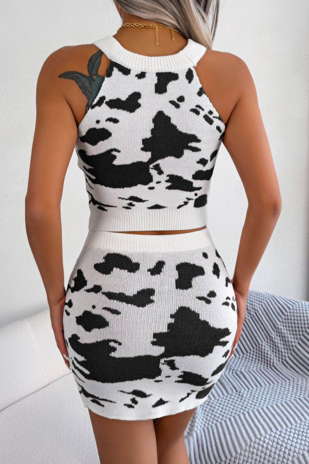 Contrast Sleeveless Knit Top and Mini Skirt Set - Delanoir