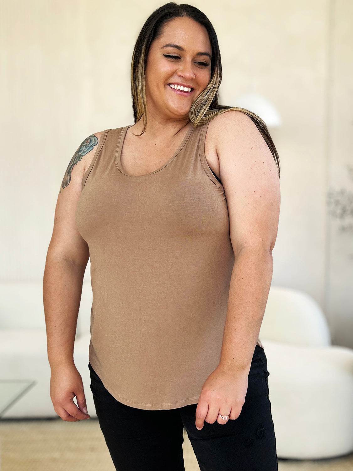Basic Bae Full Size Round Neck Curved Hem Tank - Delanoir