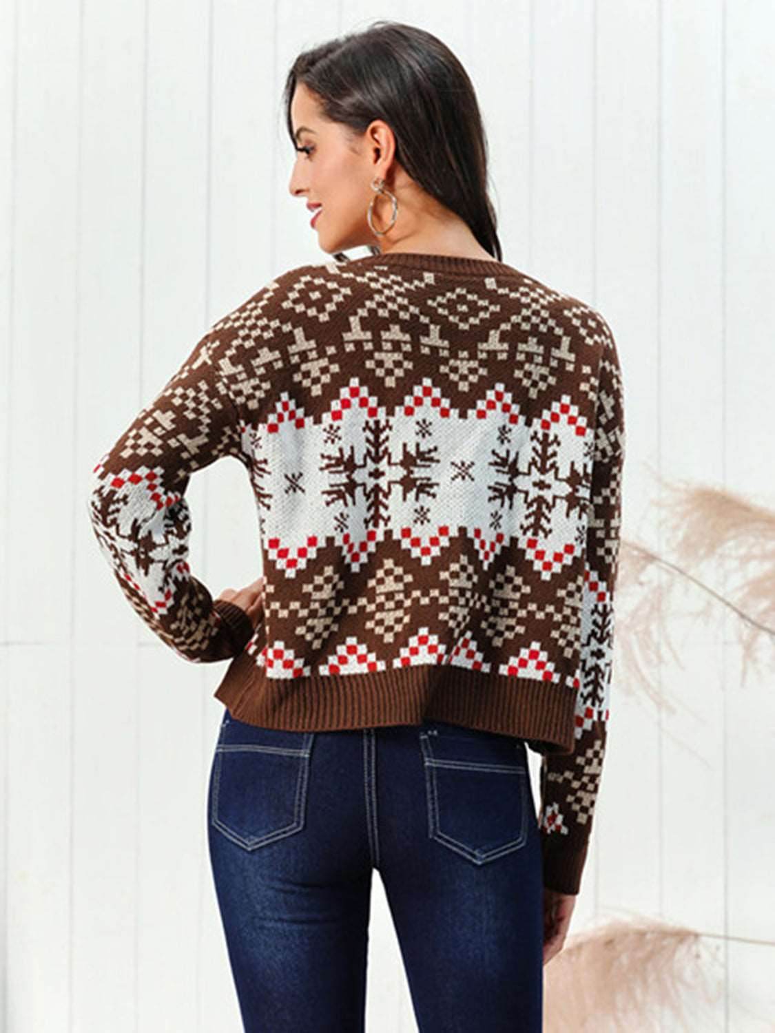 Snowflake Pattern Round Neck Sweater - Delanoir