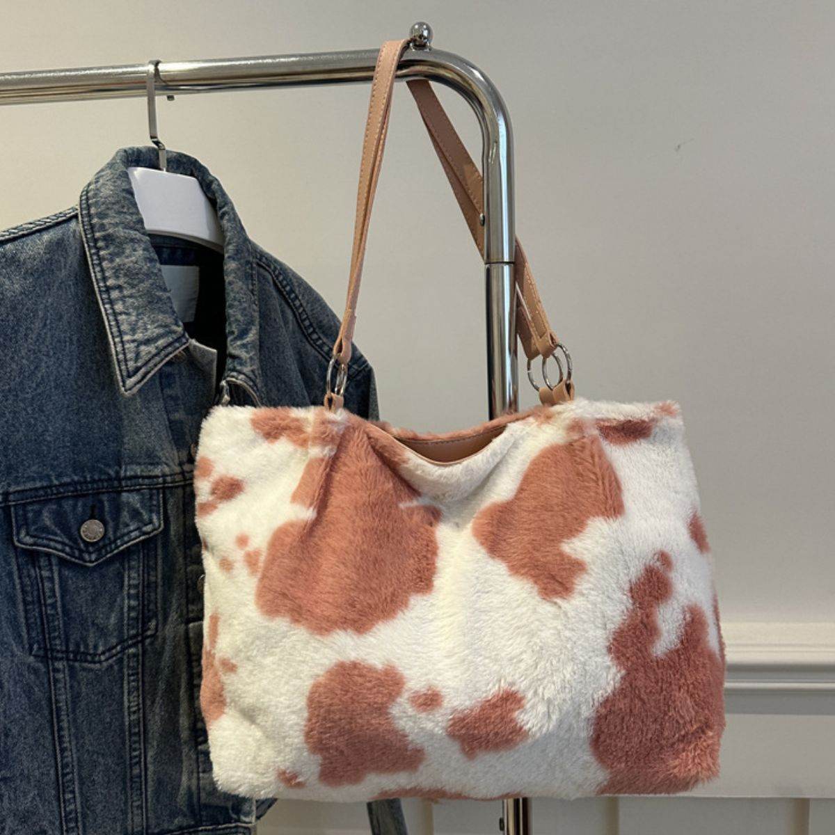 Cow Print Furry Tote Bag - Delanoir