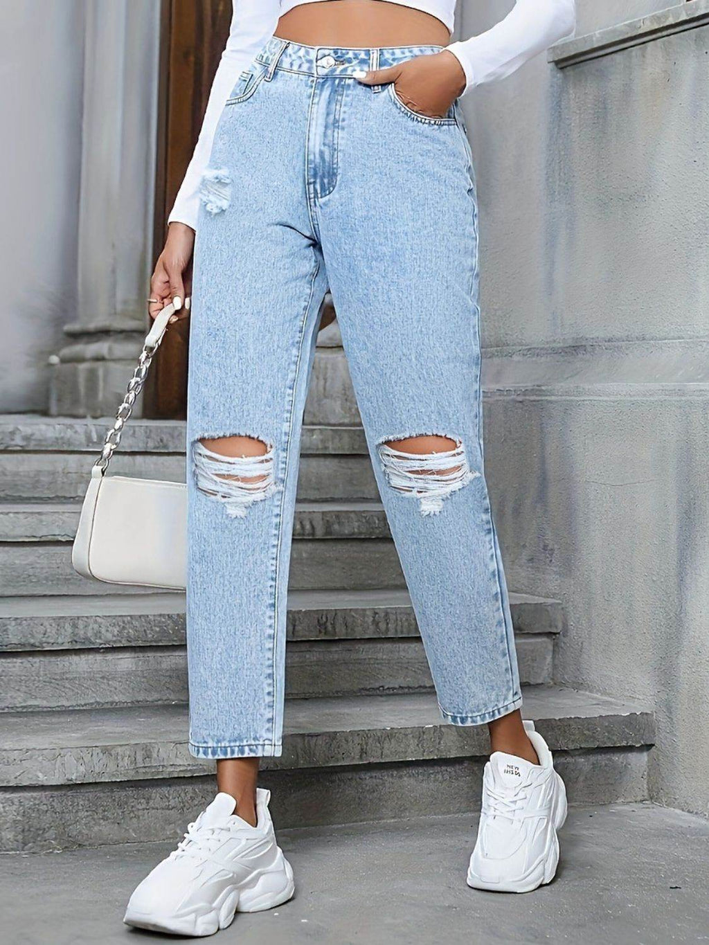 Distressed High Rise Jeans with Pockets - Delanoir