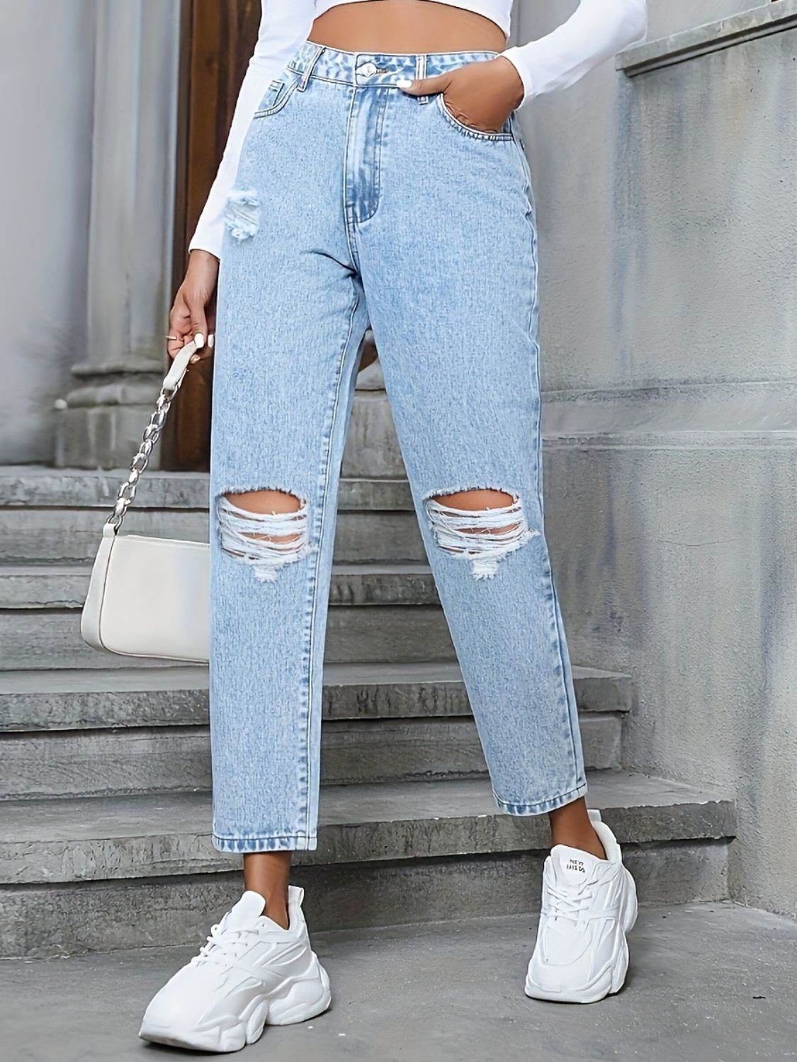 Distressed High Rise Jeans with Pockets - Delanoir