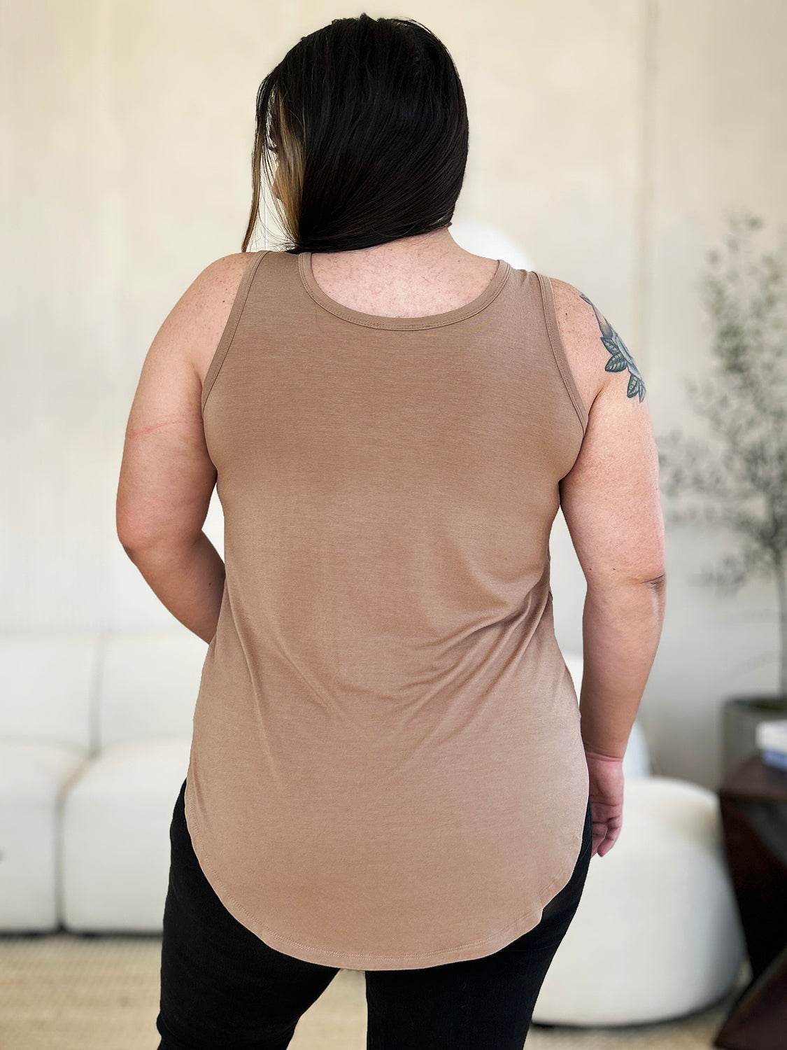 Basic Bae Full Size Round Neck Curved Hem Tank - Delanoir