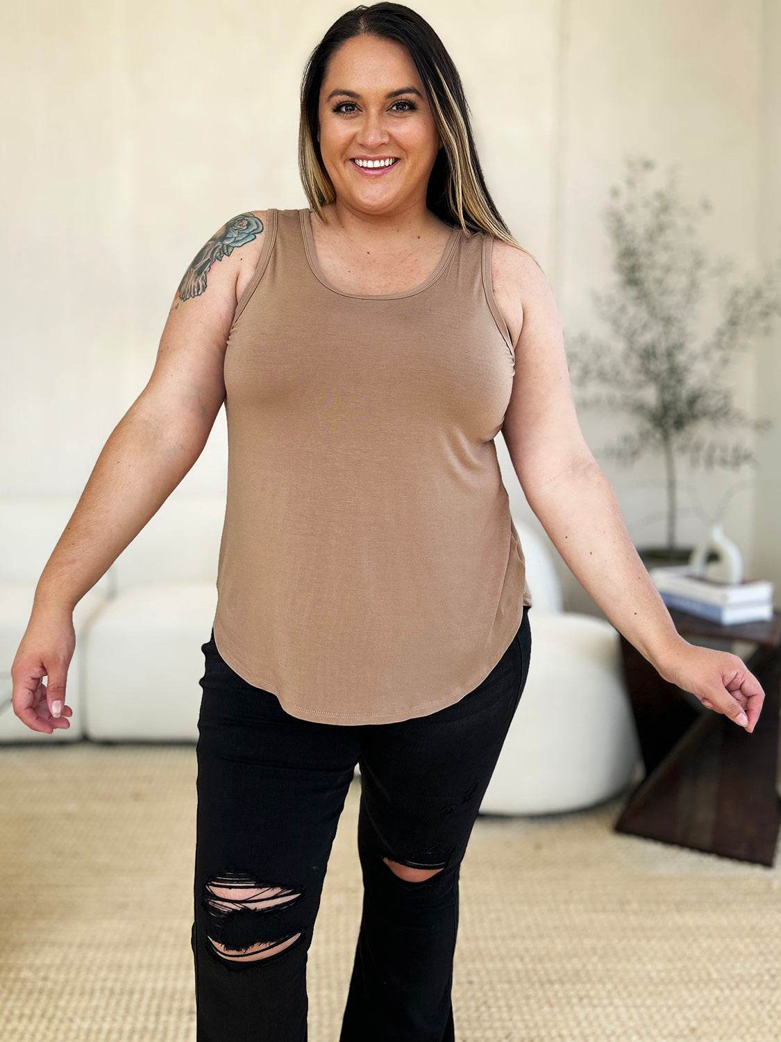 Basic Bae Full Size Round Neck Curved Hem Tank - Delanoir