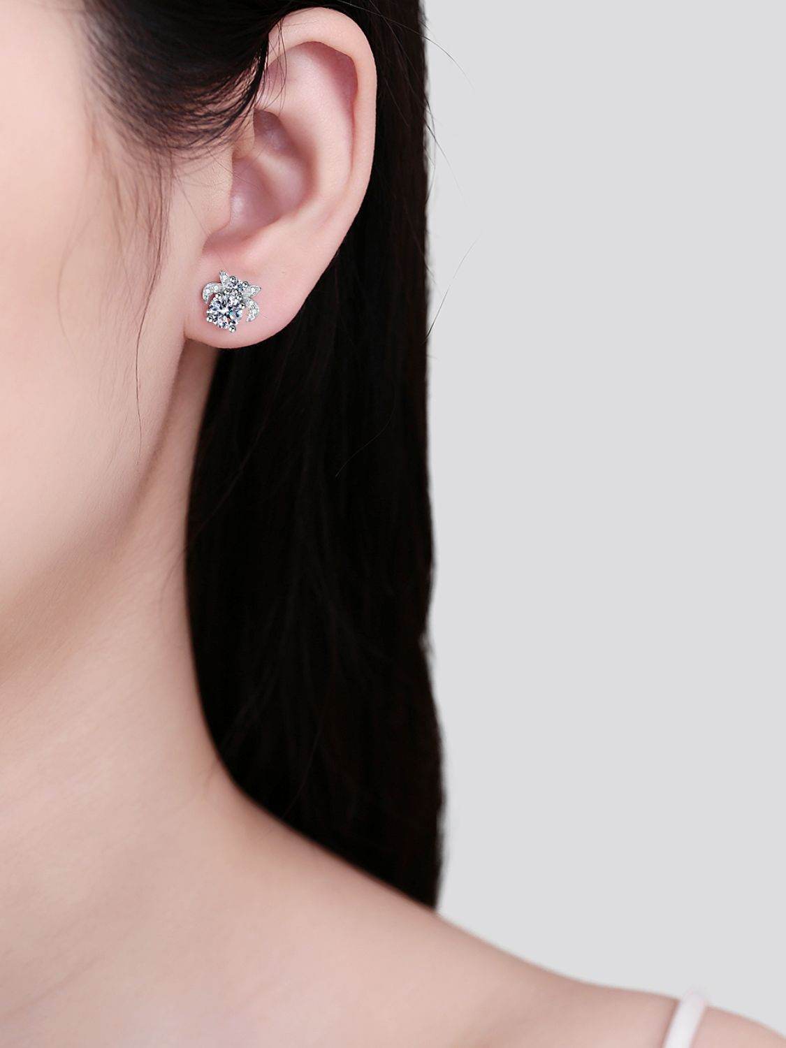 1 Carat Moissanite 925 Sterling Silver Stud Earrings - Delanoir