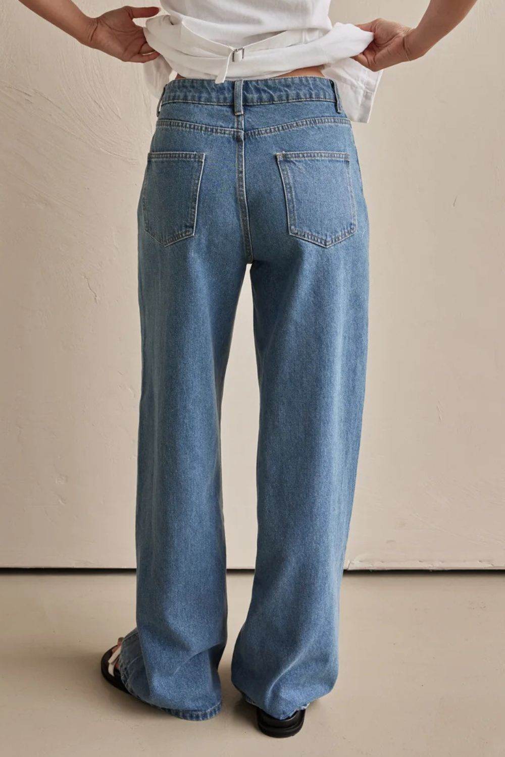 Contrast Straight Leg Jeans with Pockets - Delanoir