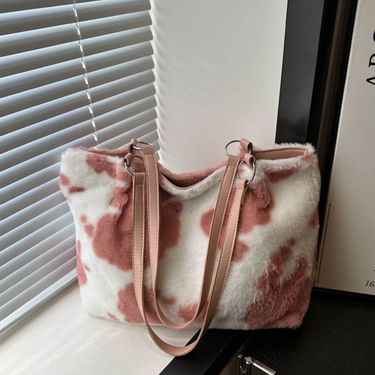 Cow Print Furry Tote Bag - Delanoir
