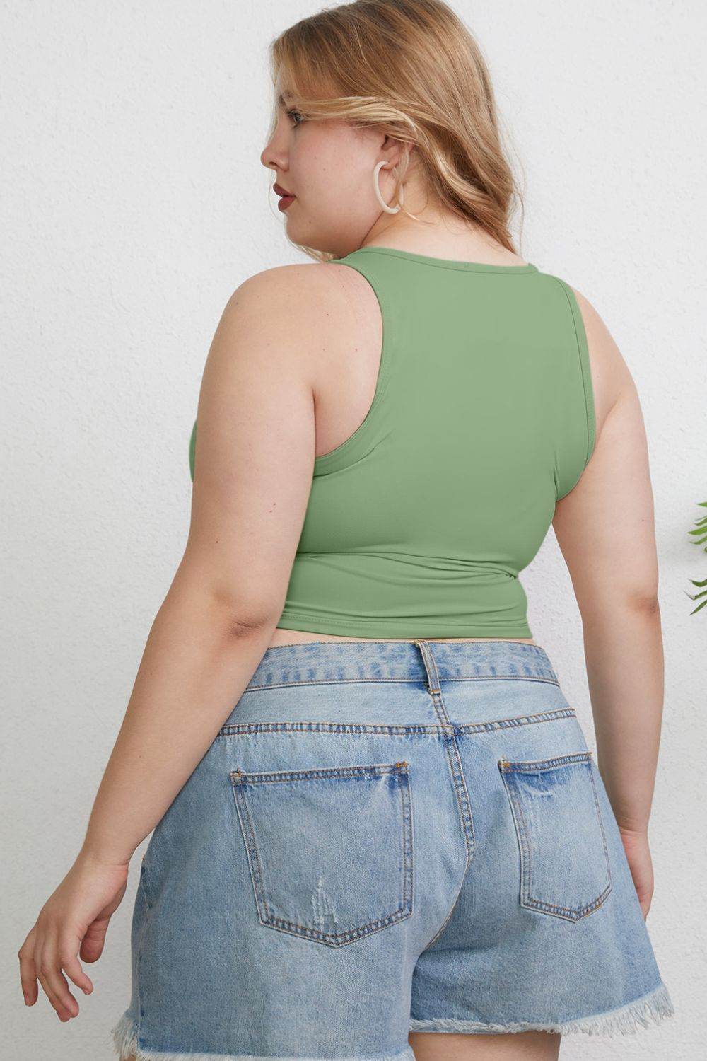 Basic Bae Full Size Round Neck Slim Tank - Delanoir