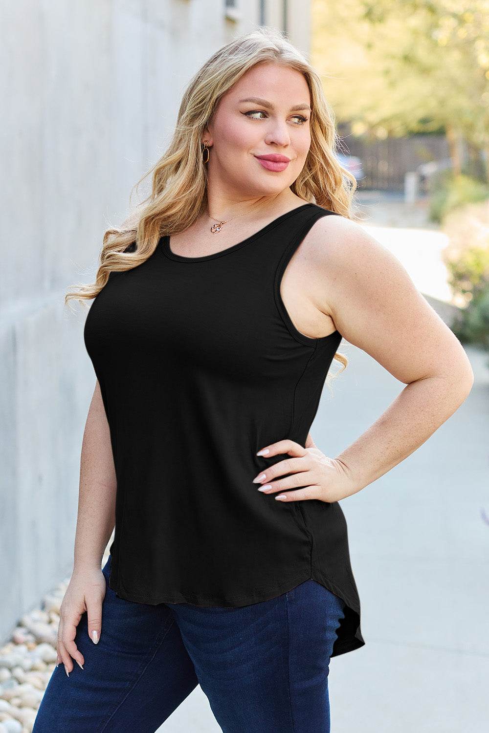 Basic Bae Full Size Round Neck Curved Hem Tank - Delanoir