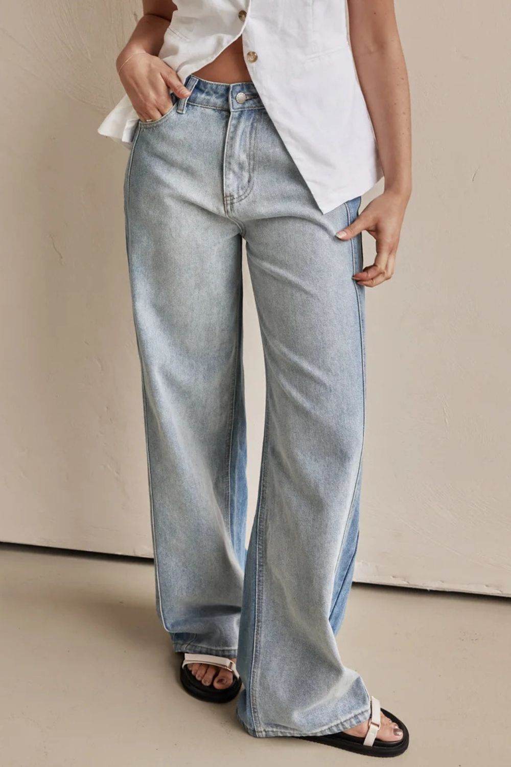 Contrast Straight Leg Jeans with Pockets - Delanoir