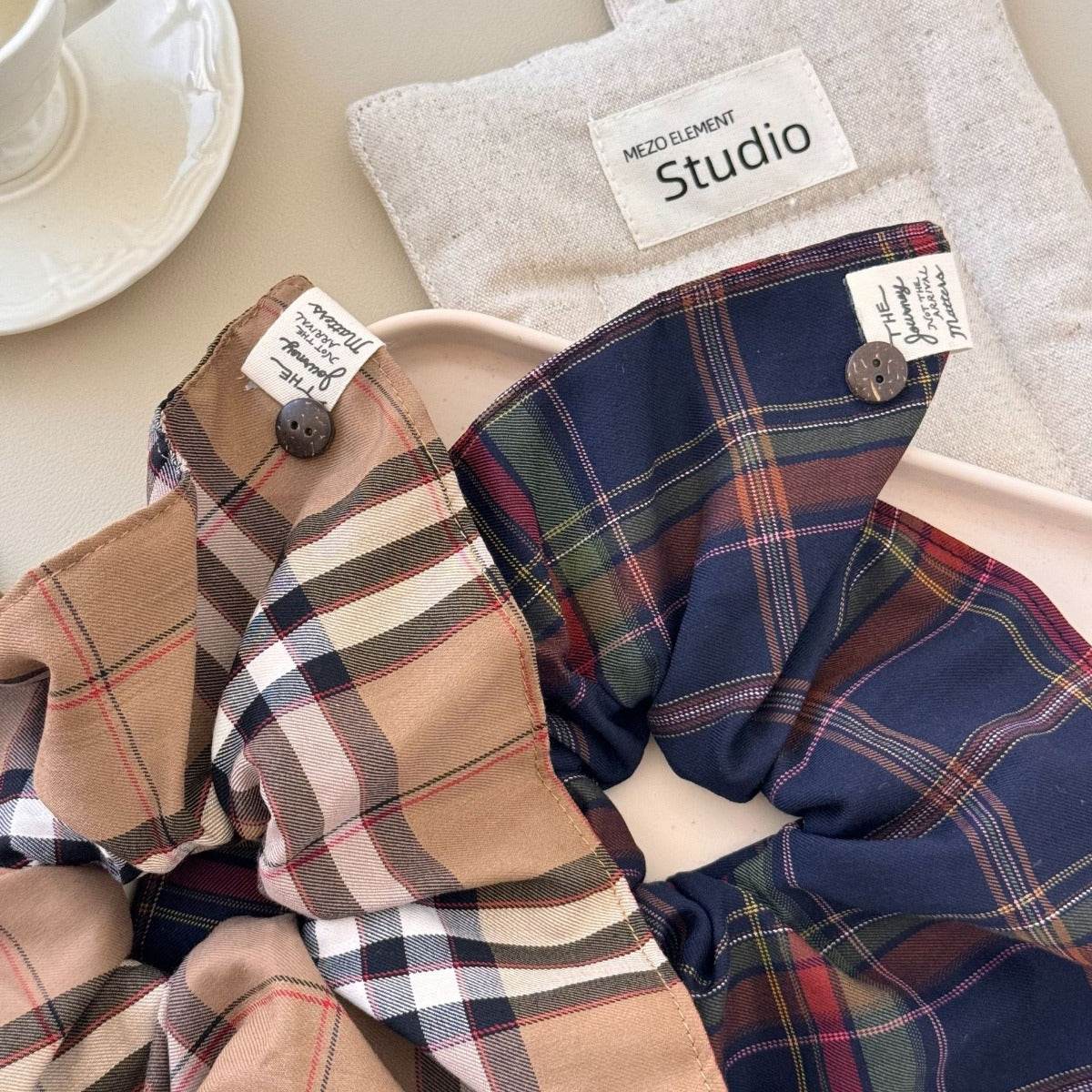 Contrast Plaid Elastic Hair Scrunchy - Delanoir