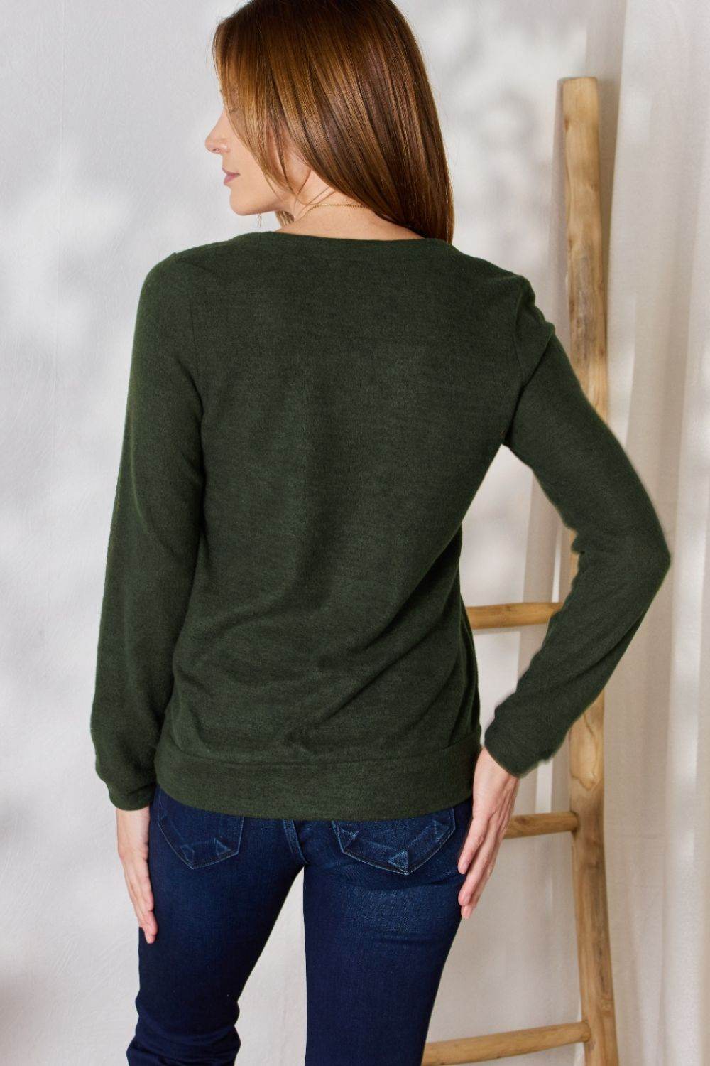 Hailey & Co Full Size Colorblock V-Neck Blouse - Delanoir