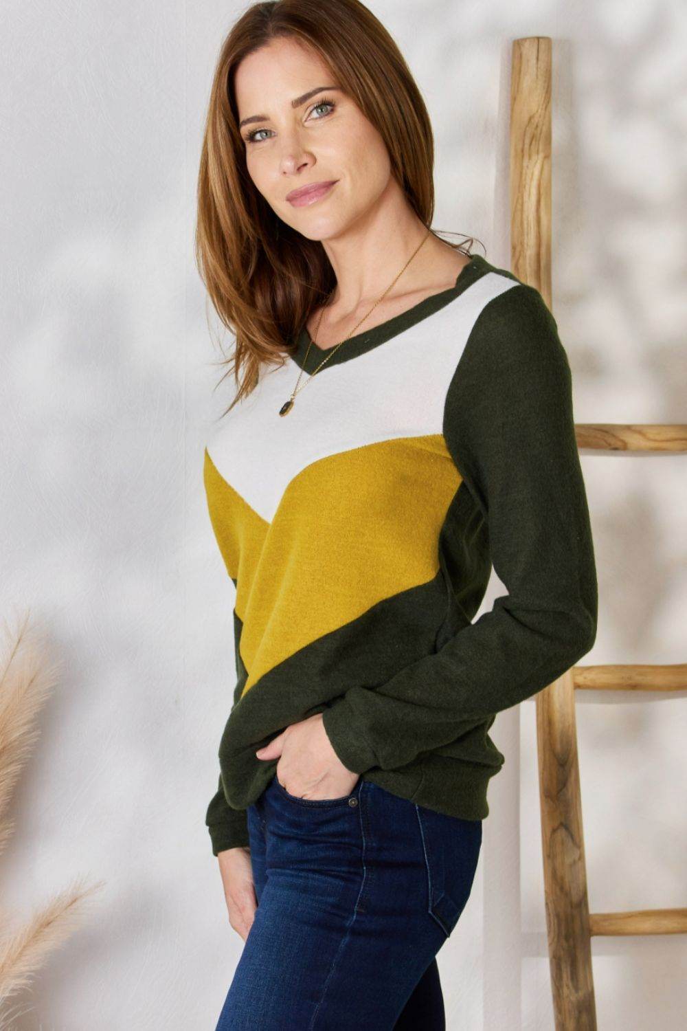Hailey & Co Full Size Colorblock V-Neck Blouse - Delanoir