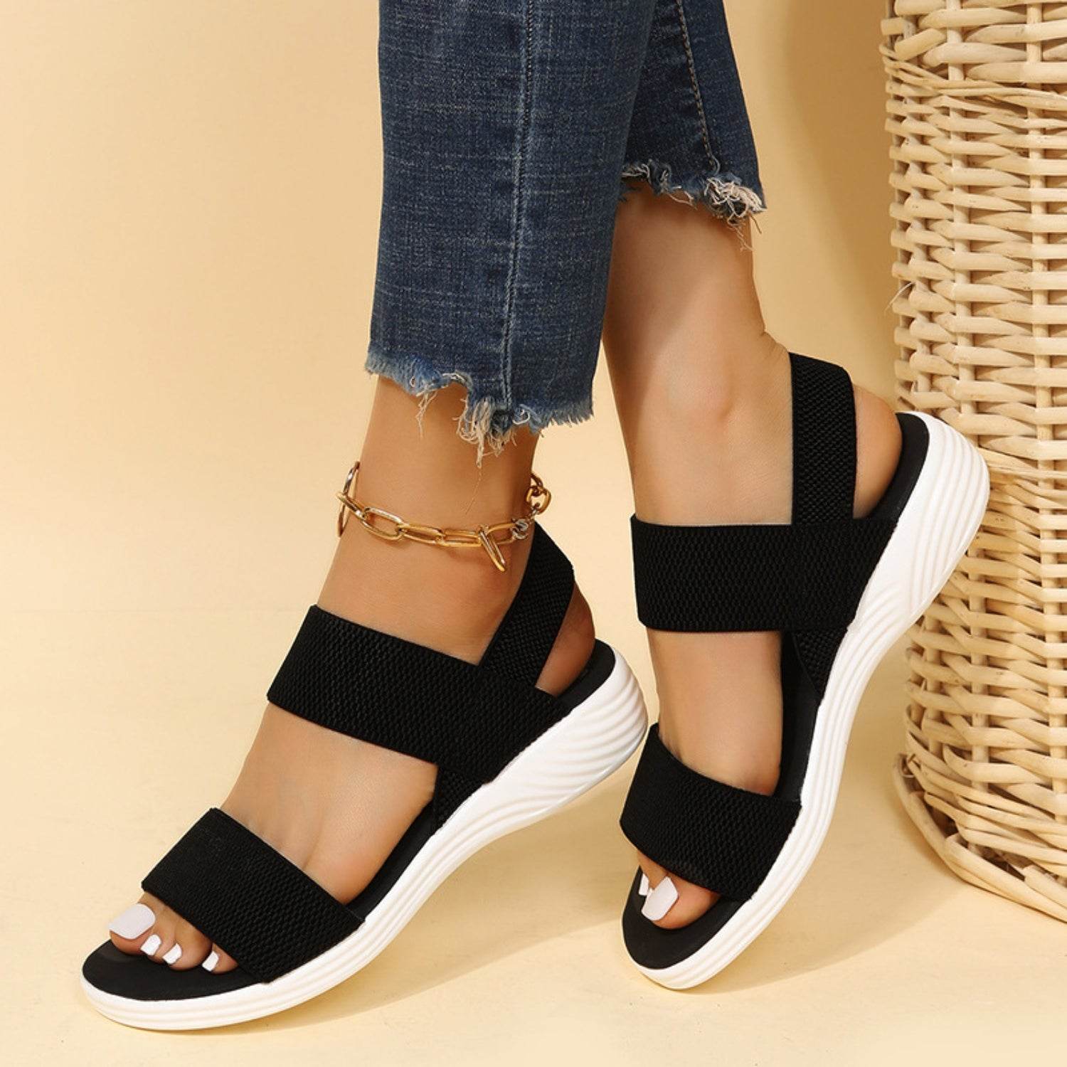 Rubber Open Toe Low Heel Sandals - Delanoir