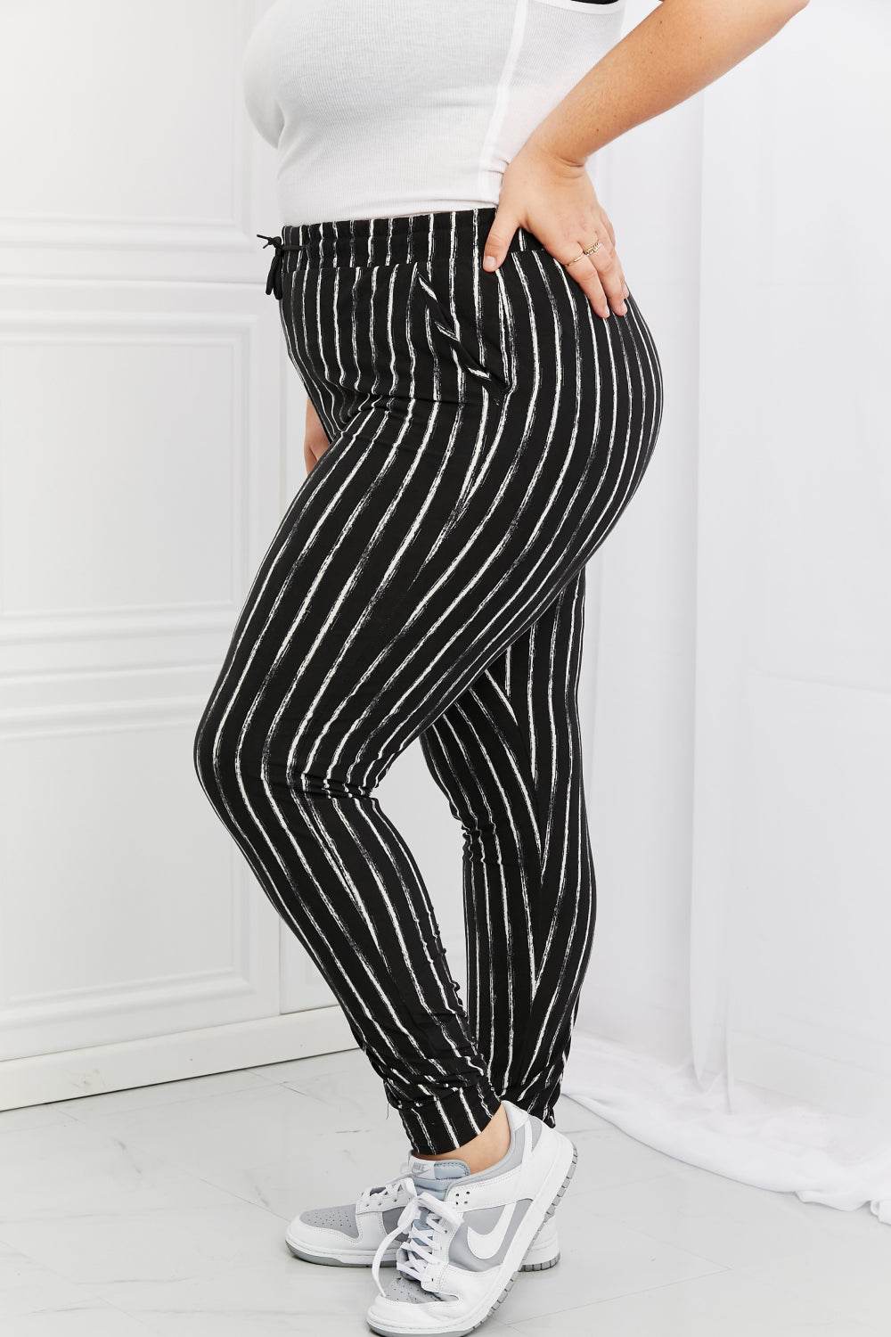 Leggings Depot Stay In Full Size Joggers - Delanoir