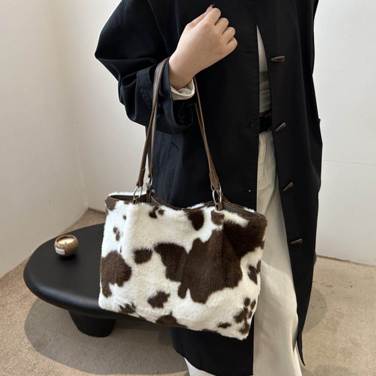 Cow Print Furry Tote Bag - Delanoir