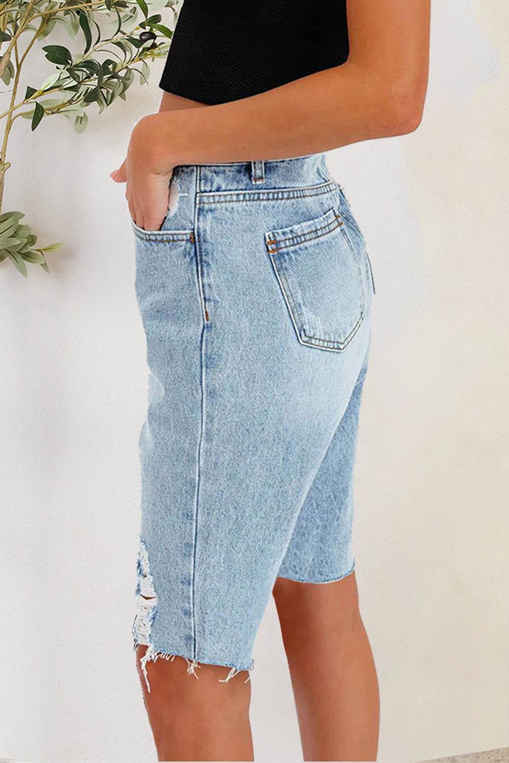 Distressed Pocketed Denim Shorts - Delanoir