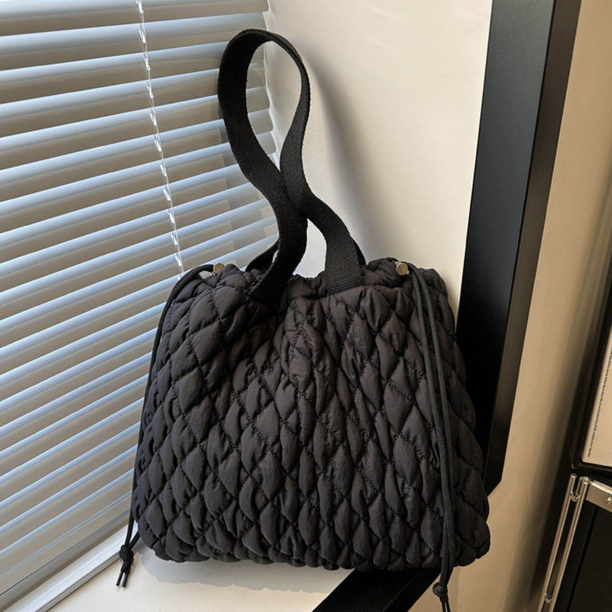 Drawstring Bubble Texture Tote Bag - Delanoir