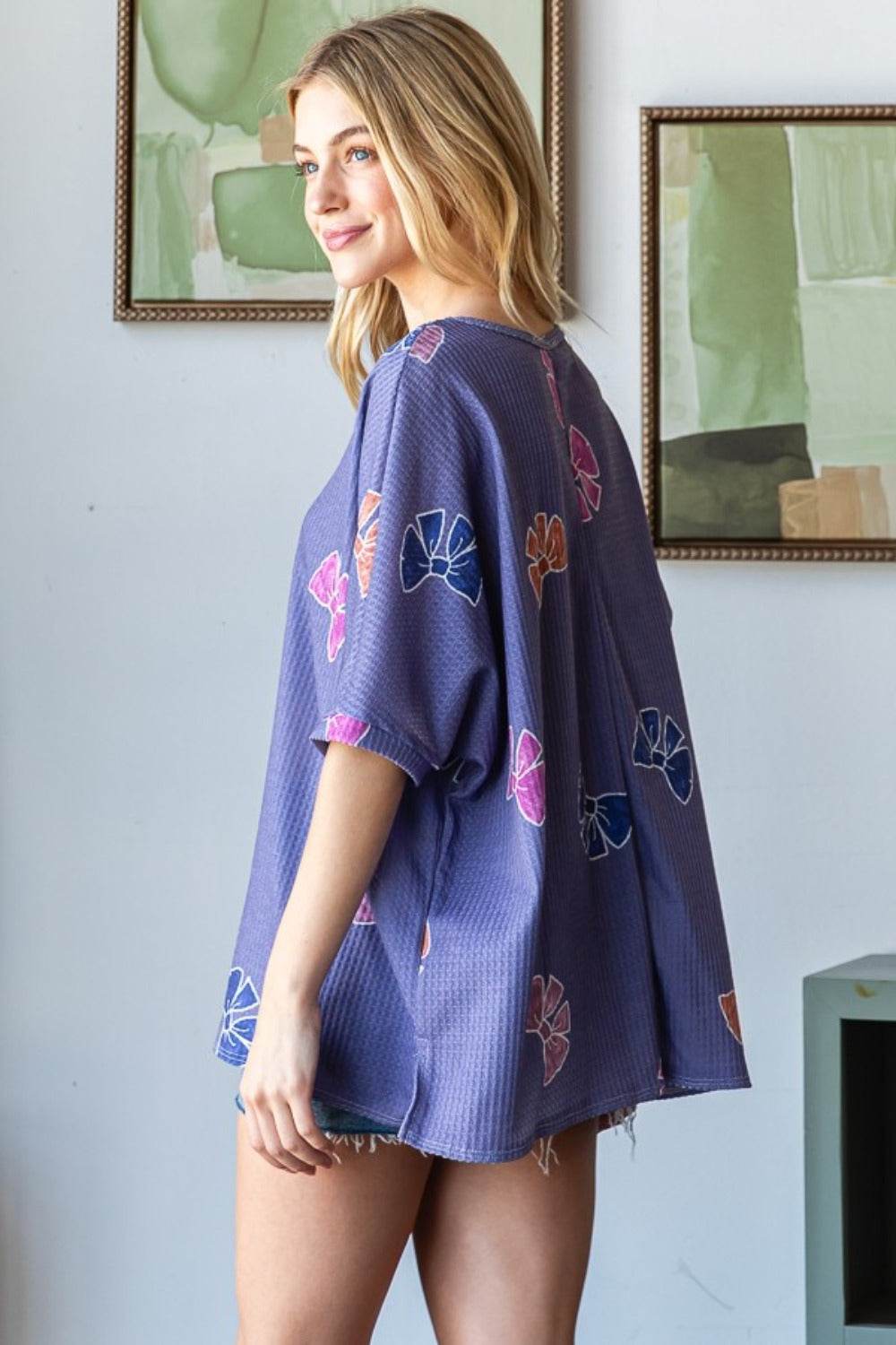 HOPELY Bow Print Waffle Side Slit T-Shirt - Delanoir
