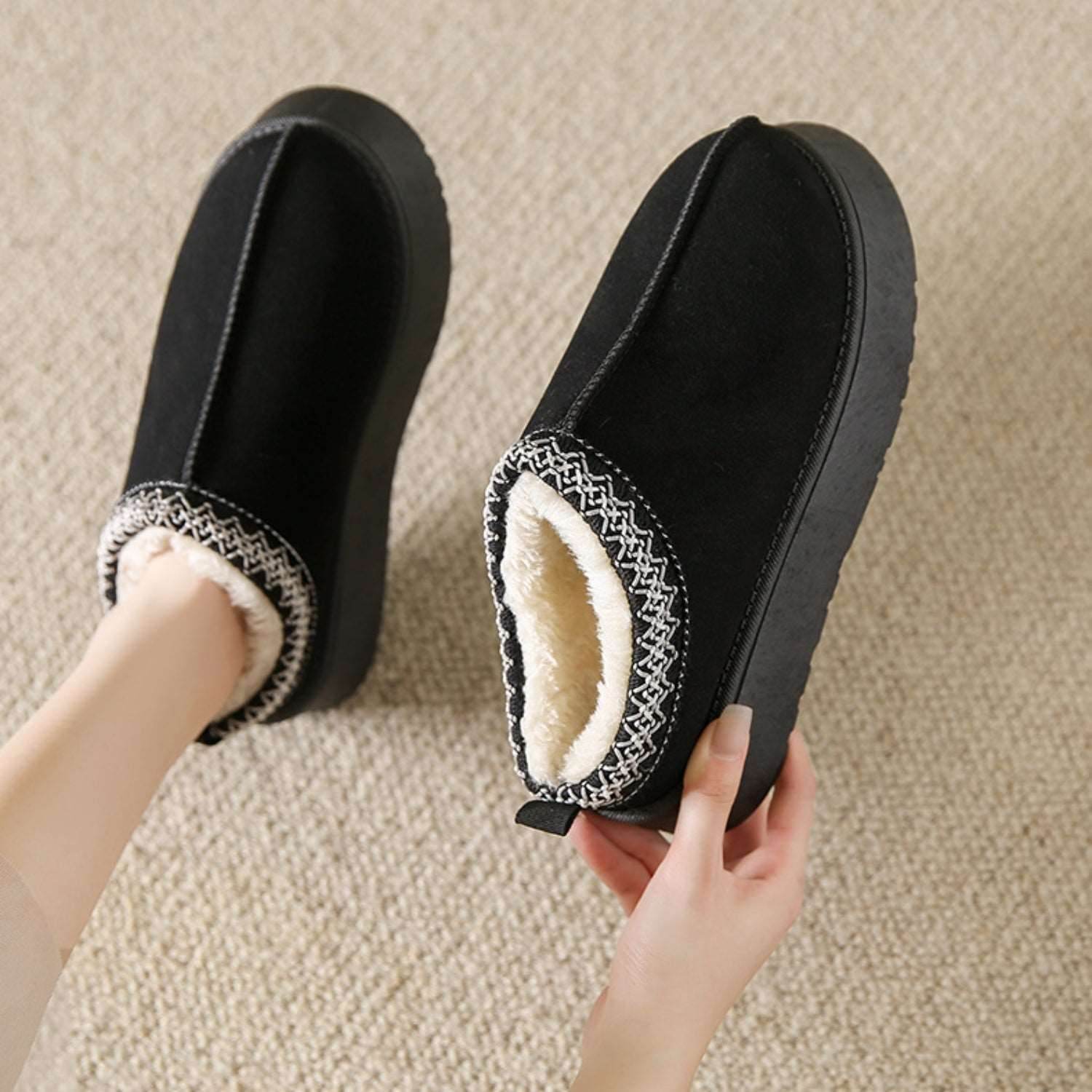 Faux Fur Center-Seam Slippers - Delanoir