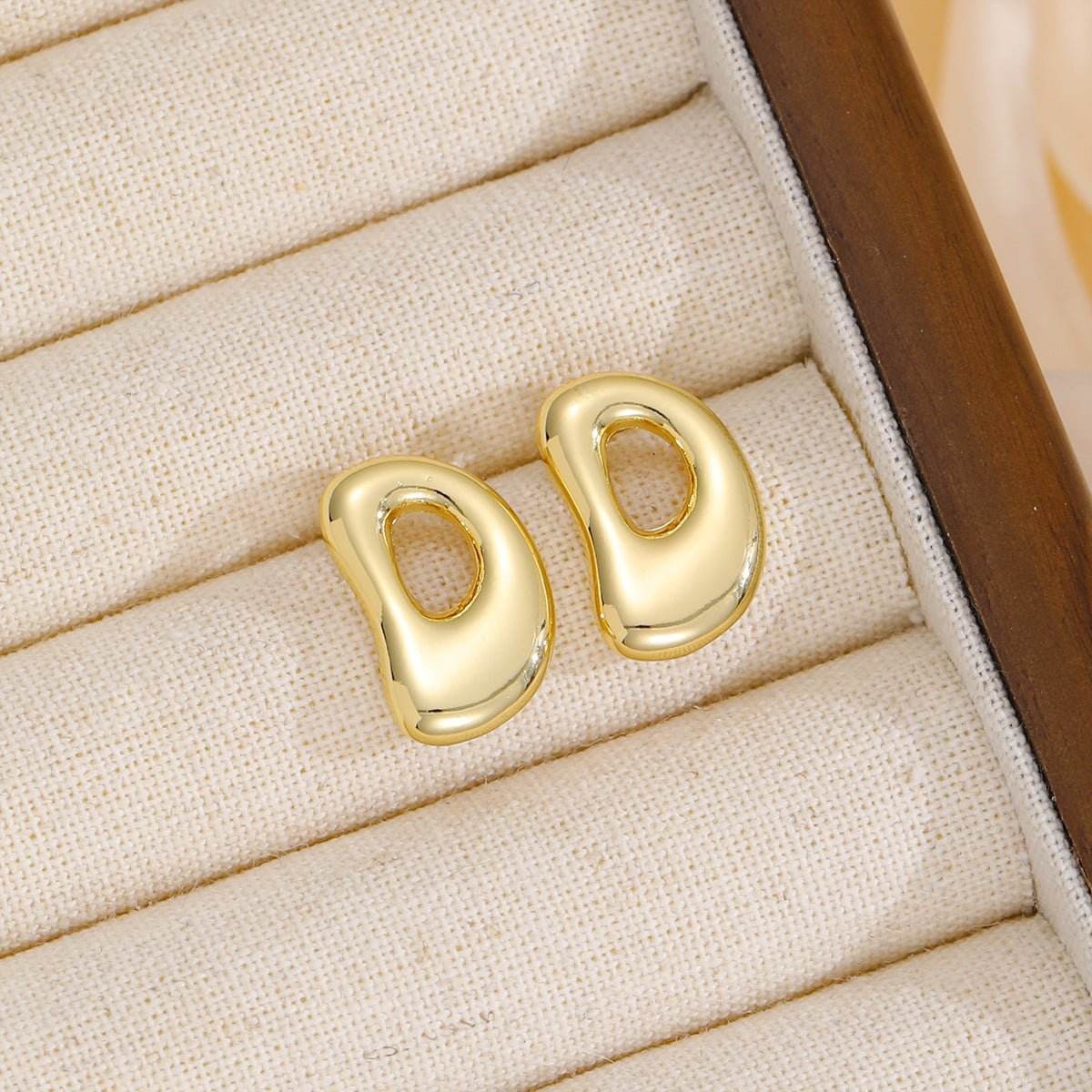 18K Gold-Plated Bubble Letter Stud Earrings - Delanoir